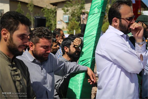 تشییع پیکر شهید گمنام در دهکده مقاومت تهران 20