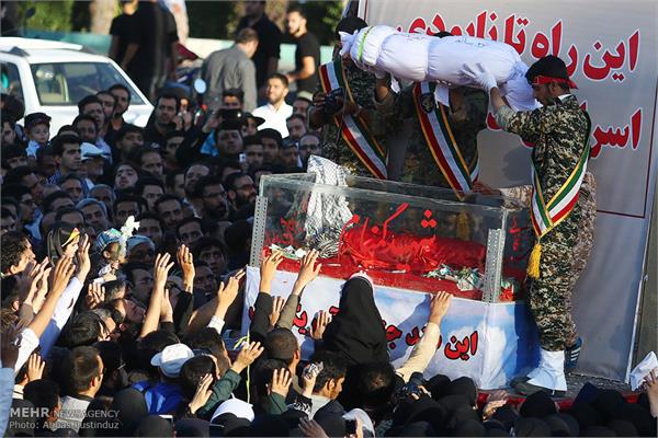 مراسم تشییع بیست شهید دوران دفاع مقدس در اصفهان 3