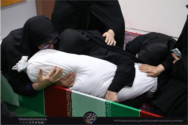 وداع با پیکر مطهر شهید مدافع حرم علی آقاعبداللهی 7 آذر 1402 3