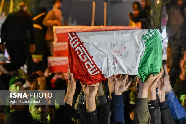 تشیع شبانه ۲۸ شهید تازه تفحص شده در آبادان 4