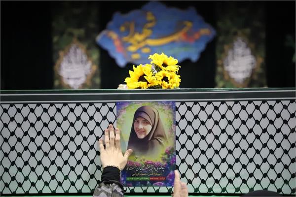 وداع با پیکر مطهر شهیده راه قدس معصومه کرباسی-1آبان1403 10