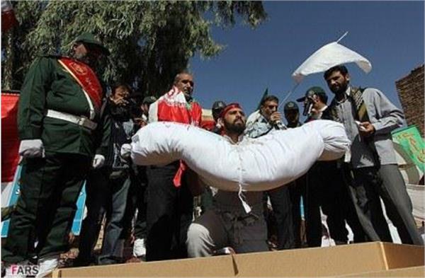 تشییع و خاکسپاری یک شهید گمنام در حوزه علمیه خواهران یزد