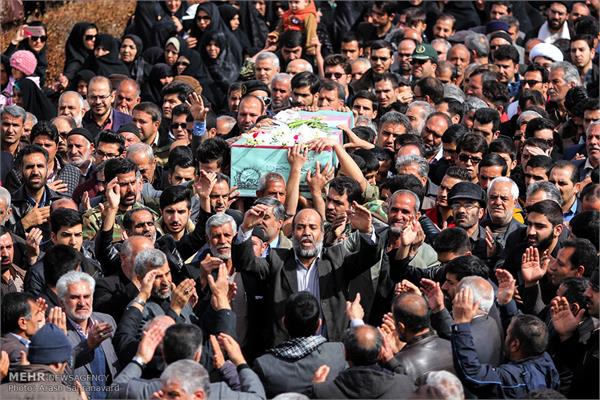مراسم تشییع و خاکسپاری دو شهید گمنام در خمین 21