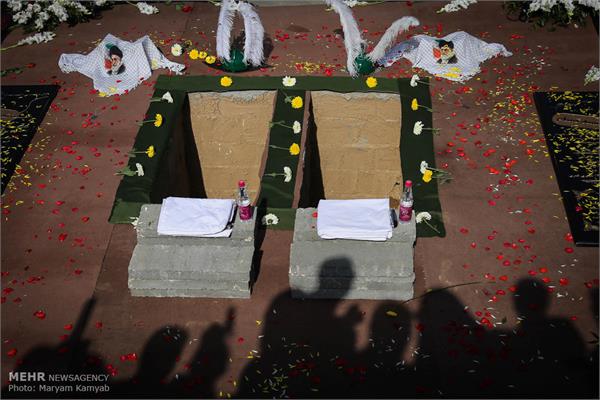 مراسم تشییع پیکر دو شهید گمنام در شهرک آسمان 17