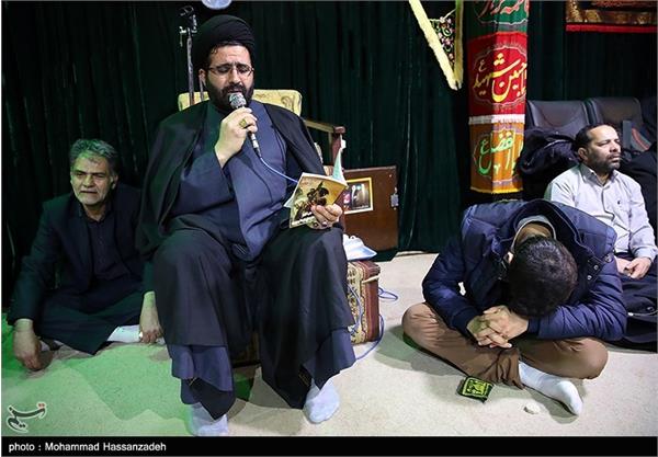 دیدار خانواده شهید تازه تفحص شده حسین سپهر با پیکر وی 4