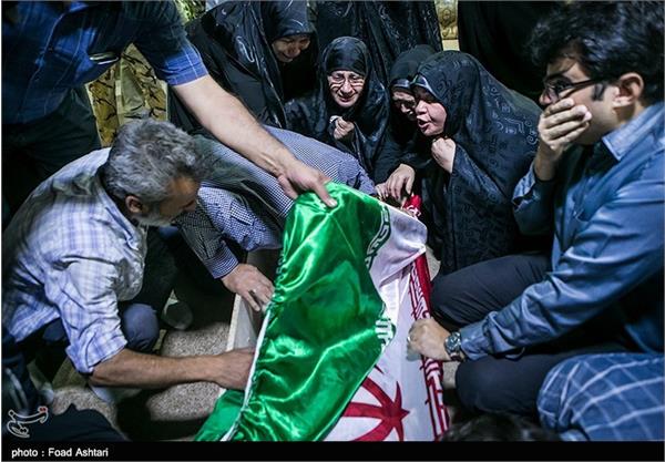 دیدار خانواده شهید سیدیحیی سیدی با پیکر فرزندشان پس از ۳۰ سال 5