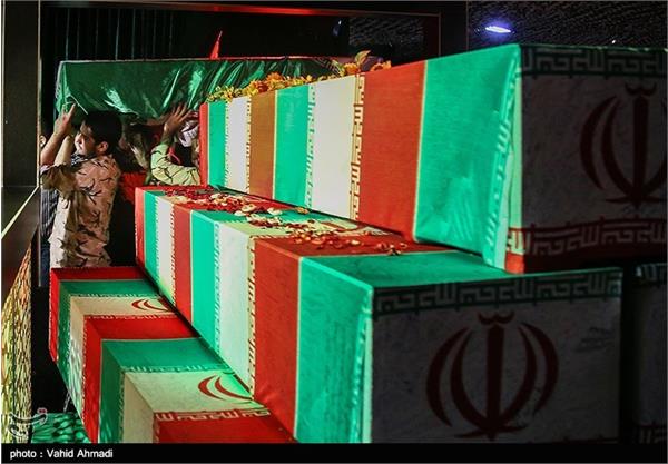 نخستین دیدار خانواده شهید علیرضا بدرخانی بعد از ۲۸ سال با پیکرش 10