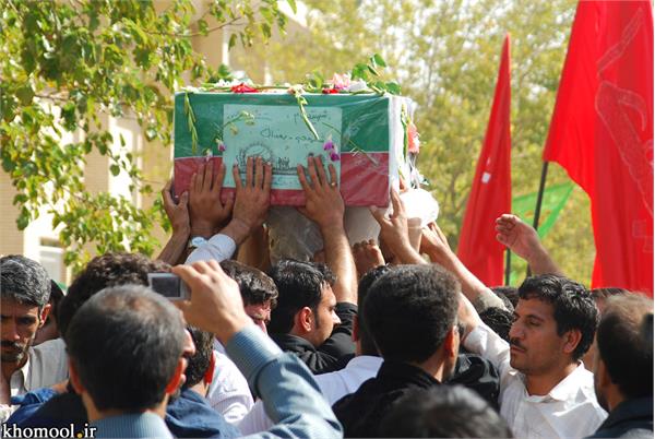 تشییع و خاکسپاری شهدای گمنام دانشگاه آزاد اسلامی اردستان استان اصفهان-12/7/89