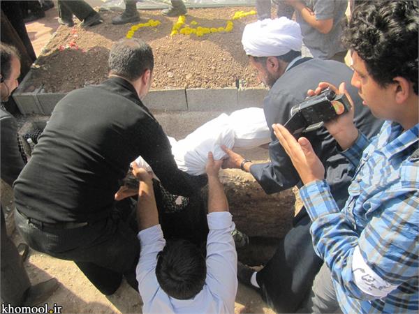 تشییع و خاکسپاری شهدای گمنام دانشگاه آزاد اسلامی اردستان استان اصفهان-12/7/89