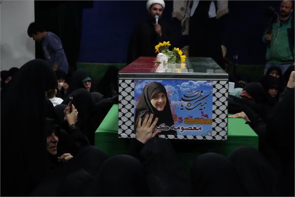 وداع با پیکر مطهر شهیده راه قدس معصومه کرباسی-1آبان1403 12