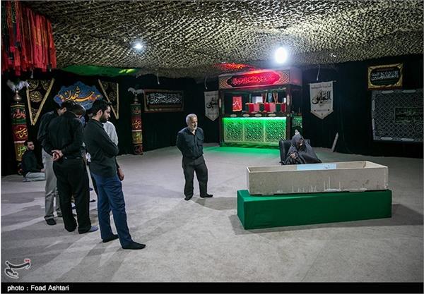 دیدار خانواده شهیدقربان نظری با پیکر فرزندشان 16