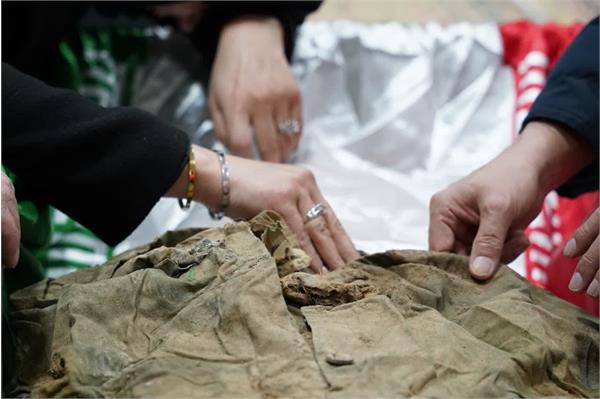 وداع با پیکر مطهر بسیجی تازه تفحص شده "محمدرضا خانه عنقا" - 8 بهمن 1403 7