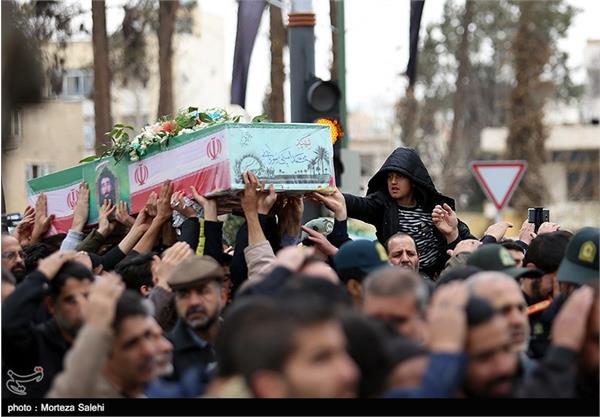 مراسم تشییع پیکر ۱۲ شهید دفاع مقدس در اصفهان 8