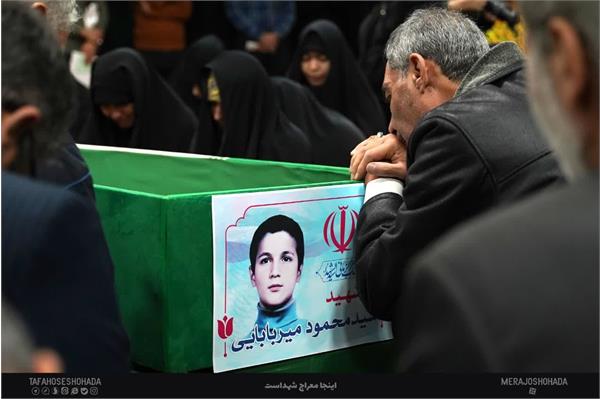 وداع با پیکر مطهر بسیجی تازه تفحص شده "سید محمود میربابایی" - 16 بهمن 1403 8