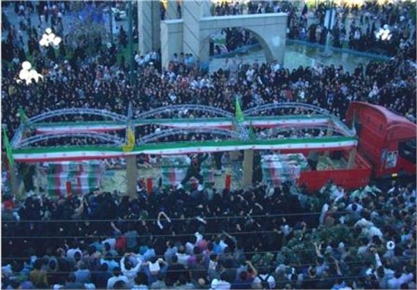 استقبال مردم اراک از کاروان شهدای گمنام