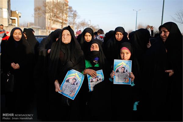 استقبال مردم همدان از پیکر شهید حسین سپهر 12