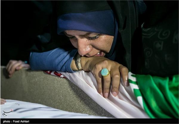 دیدار خانواده شهید سیدیحیی سیدی با پیکر فرزندشان پس از ۳۰ سال 18