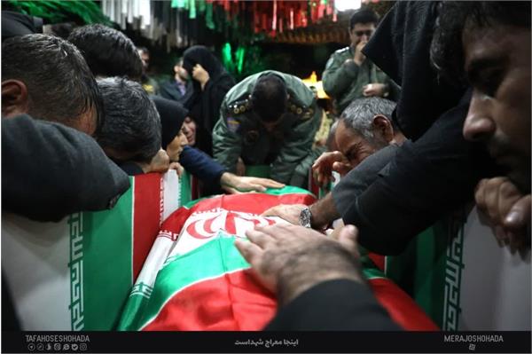 وداع با پیکرهای مطهر شهیدان "کیومرث خوانساری" ، "جعفر فیضی پور" ، "ابراهیم ابراهیم زاده" - 29 دی 1403 7