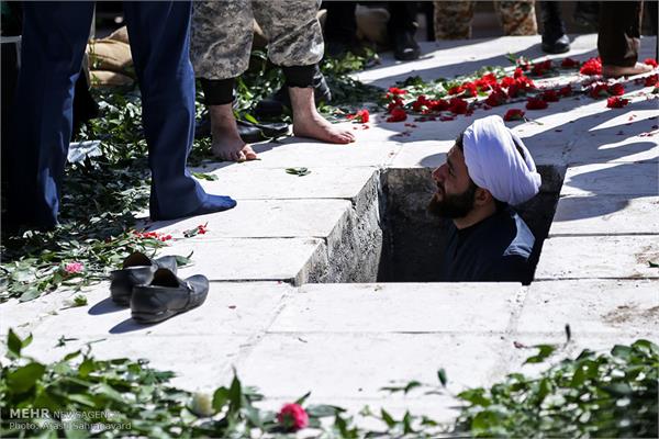 مراسم تشییع و خاکسپاری دو شهید گمنام در محلات 17