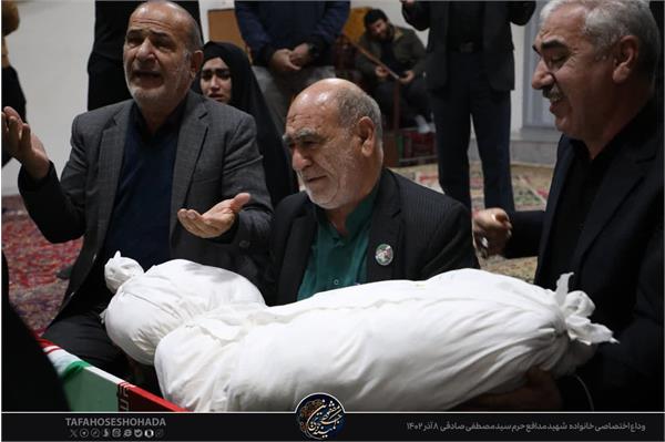 وداع با پیکر مطهر شهید مدافع حرم سید مصطفی صادقی 8 آذر 1402 5