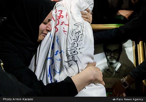 اولین دیدار خانواده شهید حیدری با فرزند شهیدشان 21