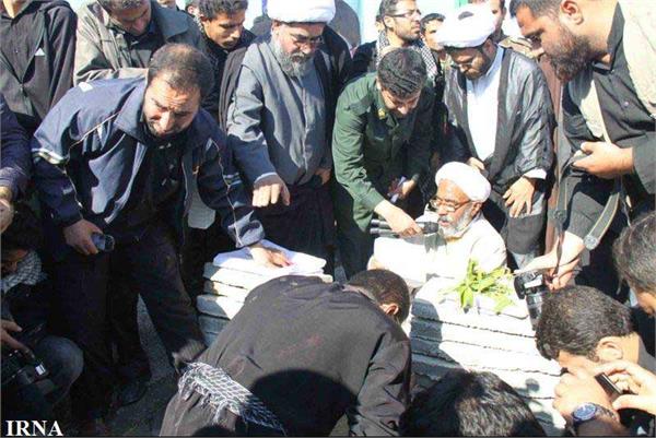 تشییع و خاکسپاری دو شهید گمنام در بندر گناوه-بوشهر