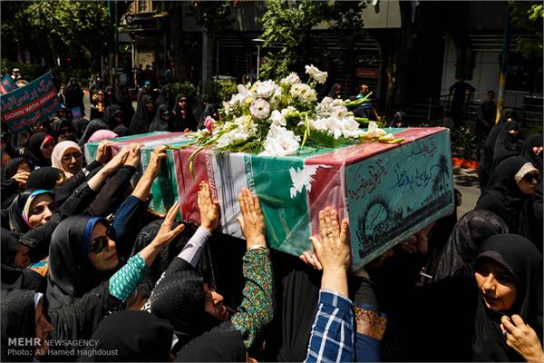 مراسم تشییع پیکر چهار شهید گمنام دفاع مقدس در تبریز 21