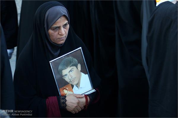 مراسم تشییع بیست شهید دوران دفاع مقدس در اصفهان 5