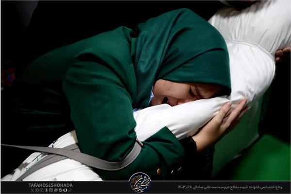 وداع با پیکر مطهر شهید مدافع حرم سید مصطفی صادقی 8 آذر 1402 4