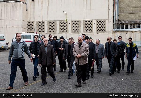 اولین دیدار خانواده شهید حیدری با فرزند شهیدشان 1