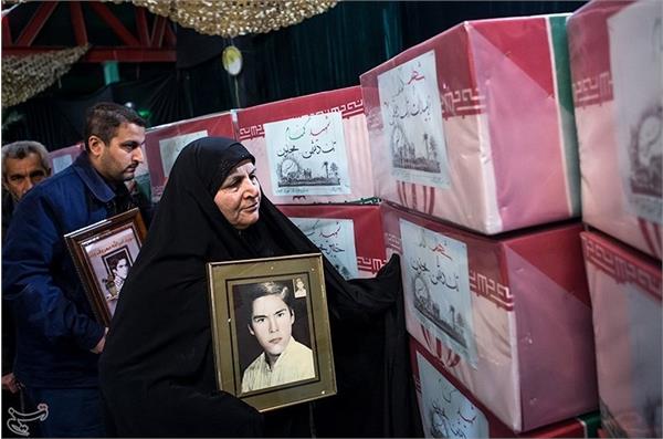 دیدار خانواده شهید امرالله معروف وند با پیکر وی پس از ۳۱ سال