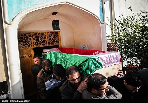 وداع با پیکر شهید مدافع حرم احمد اسماعیلی 3