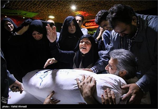 نخستین دیدار خانواده شهید علیرضا بدرخانی بعد از ۲۸ سال با پیکرش 15