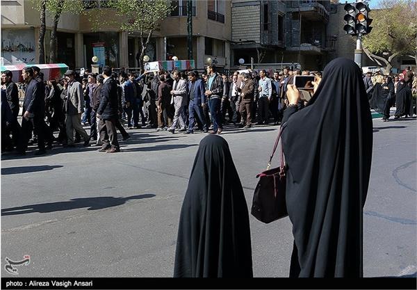 مراسم تشییع پیکر ۱۲ شهید دفاع مقدس - اصفهان 11