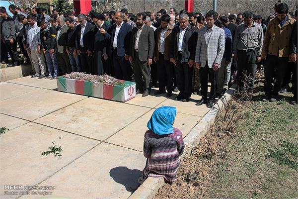 مراسم تشییع و تدفین پیکر مطهر دو شهید گمنام در شیراز‎ 21