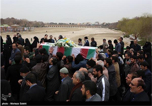 مراسم تشییع پیکر ۱۲ شهید دفاع مقدس در اصفهان 1