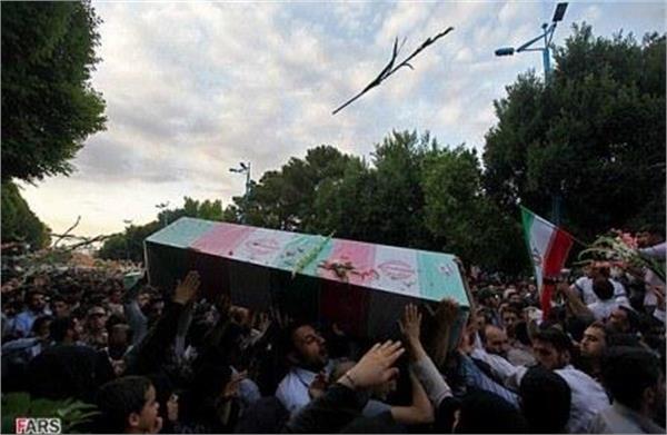 تشییع پیکر هفت شهید دفاع مقدس در اصفهان