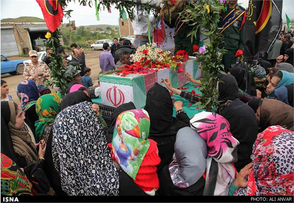 تشییع و خاکسپاری دو شهید گمنام در اردبیل 7