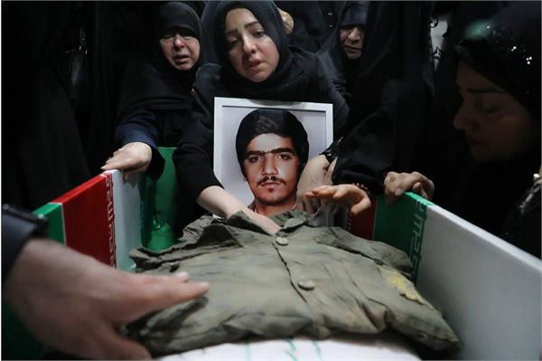 وداع با پیکر مطهر طلبه پاسدار شهید سید کمال خالقی - 2 دی 1402 5