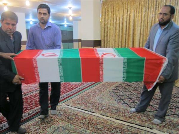 وداع مادر شهید جلال رئیسی با پیکر تازه تفحص شده اش