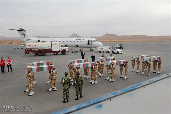 استقبال از ۸ شهید گمنام در فرودگاه بیرجند 15