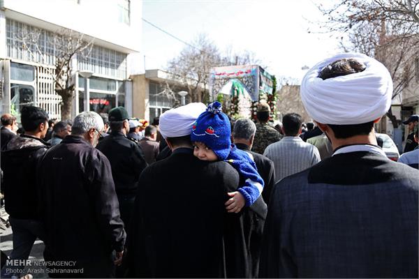 مراسم تشییع و خاکسپاری دو شهید گمنام در محلات 8