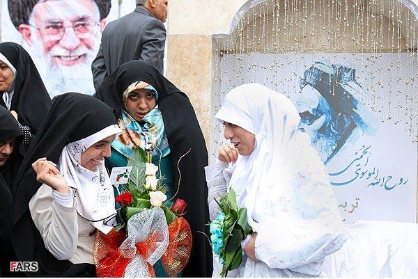 عقد آسمانی در جوار قبور شهدای گمنام