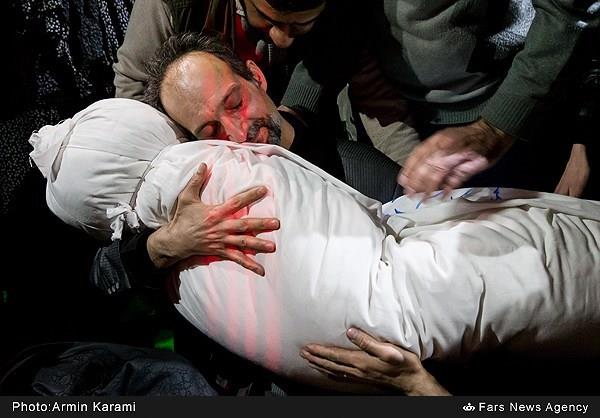 اولین دیدار خانواده شهید حیدری با فرزند شهیدشان 9