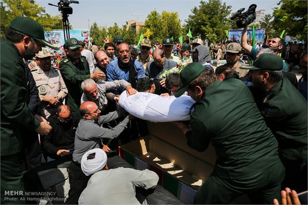 مراسم تشییع پیکر دو شهید گمنام در هادیشهر 30