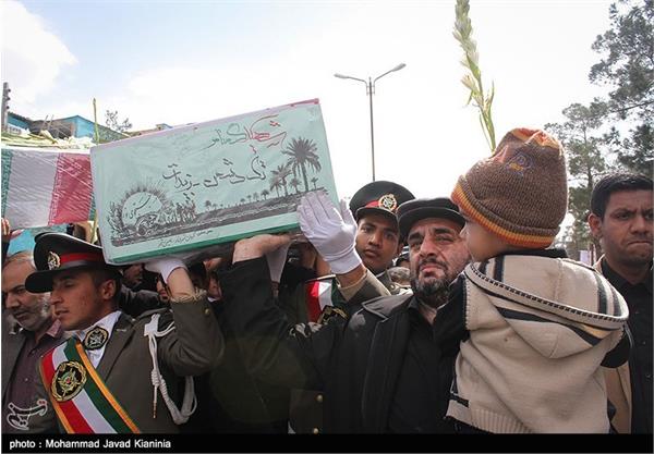 مراسم تشییع و تدفین پیکر شهدای گمنام در کرمان 16