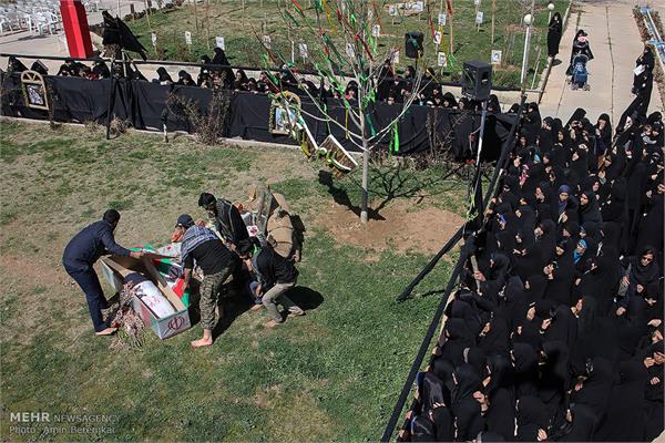 مراسم تشییع و تدفین پیکر مطهر دو شهید گمنام در شیراز‎ 23