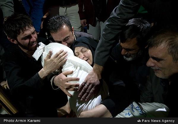 اولین دیدار خانواده شهید حیدری با فرزند شهیدشان 11