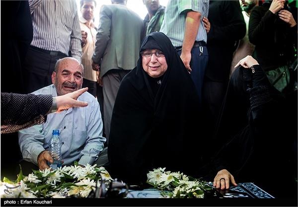 اولین دیدار خانواده شهید مرتضی محمد با فرزند شهیدشان 14