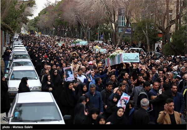 مراسم تشییع پیکر ۱۲ شهید دفاع مقدس در اصفهان 13